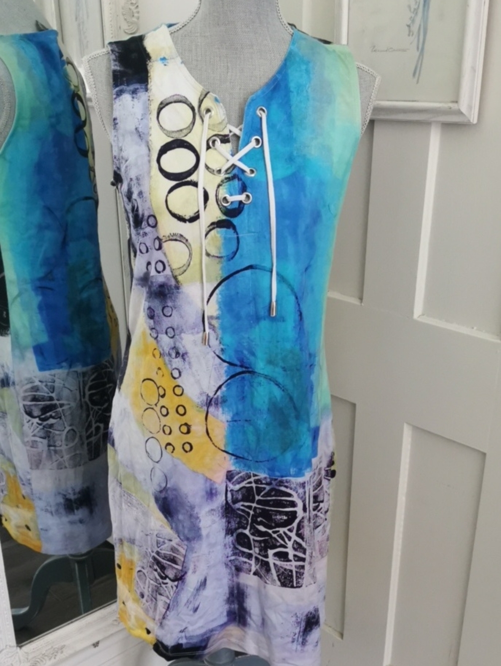 Simply Art by Dolcezza Abstract Artsy Lace-Up Sleeveless Shift Dress. Size M